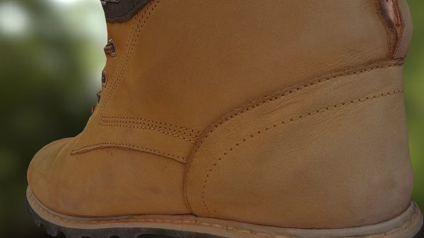 16 low poly boots