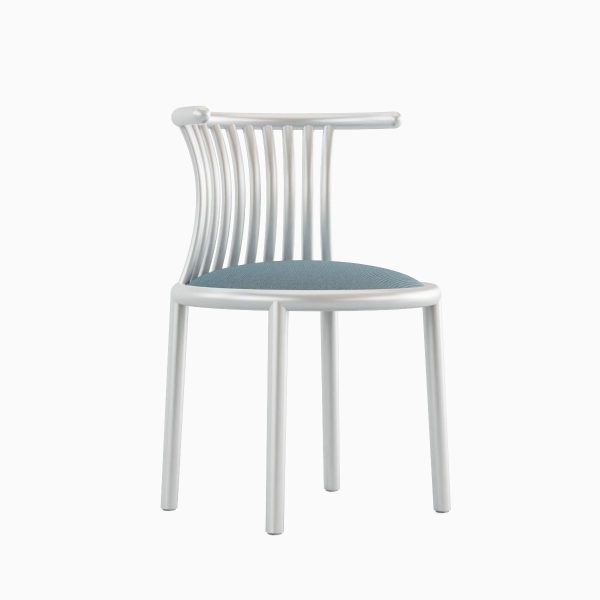 Curved Iron Chair 01