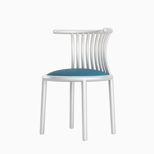 Curved Iron Chair 02