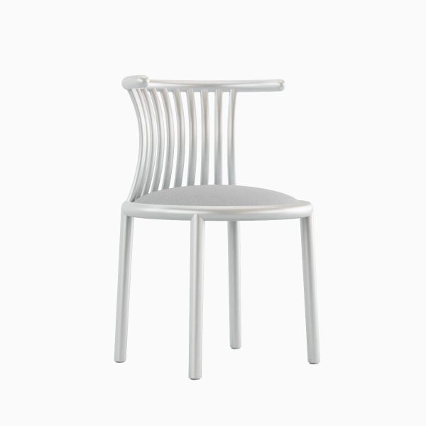 Curved Iron Chair 04