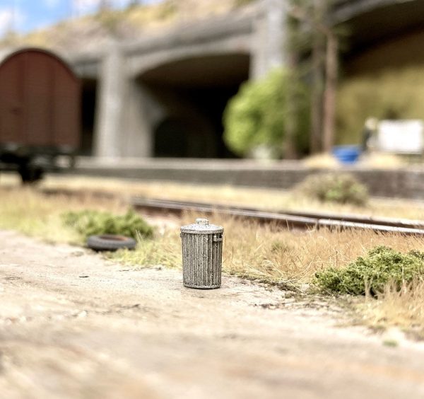 DET-0006 Trash and Garbage set 11 items H0-scale