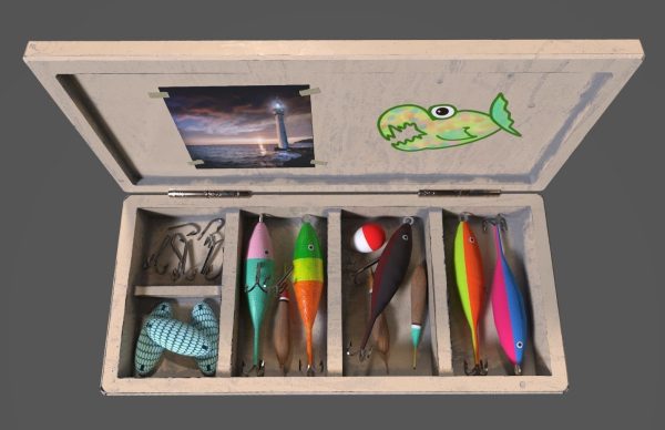 Low-poly handpainted fishermans box