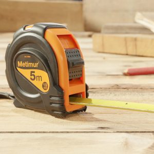 Metal retractable measuring tape